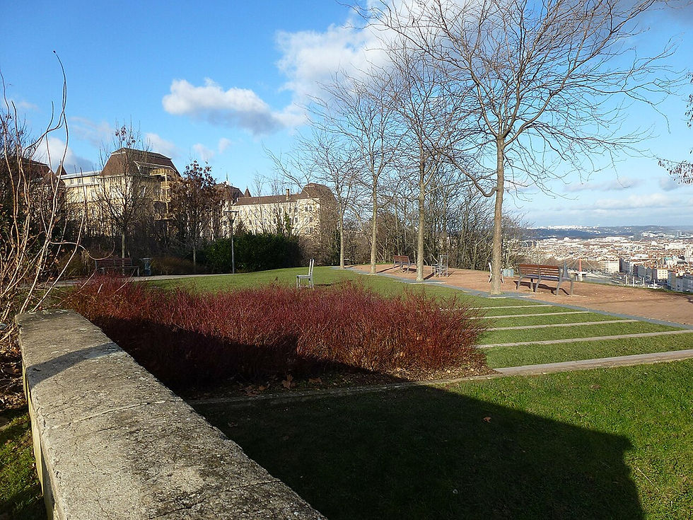 Vue sur Lyon depuis le Jardin des Curiosités pour une vidéo de mariage à Lyon