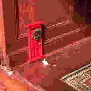 Nybelwyck Hall Christmas Door by D. Thomas Miniatures