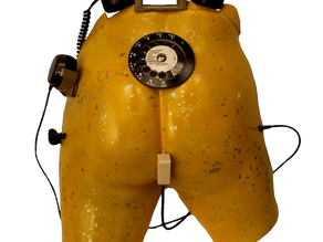 Sculpture d'un téléphone sur des fesses. Inspiration "Dada"