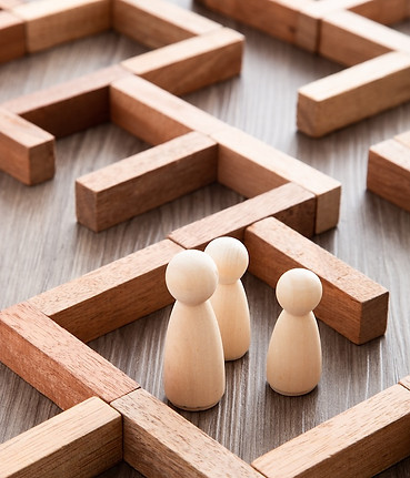wooden-miniature-at-the-start-point-of-puzzle-maze-2026-03-16-22-41-10-utc.jpg