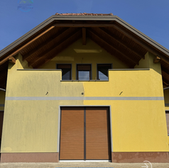 Čiščenje fasade od alg in umazanij. Nanos impregnacije