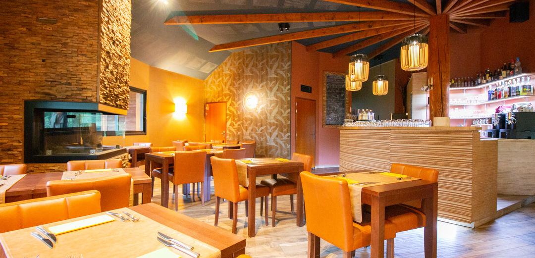 Décoration d’un restaurant en pleine nature à Chambéry | Ambiance chic & matières naturelles