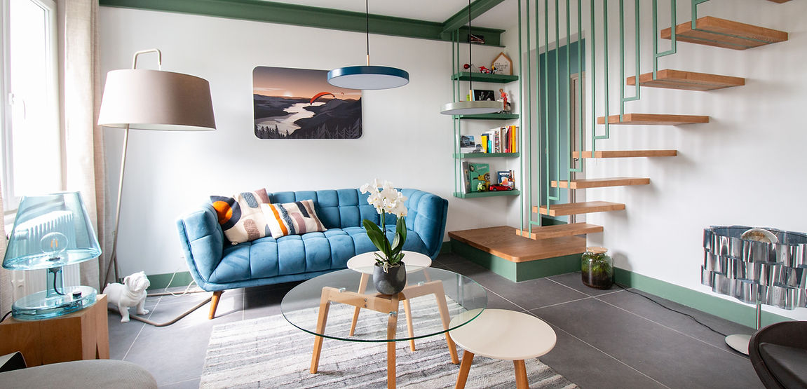 Salon co-conçu à Annecy-le-Vieux | Color zoning & déco moderne