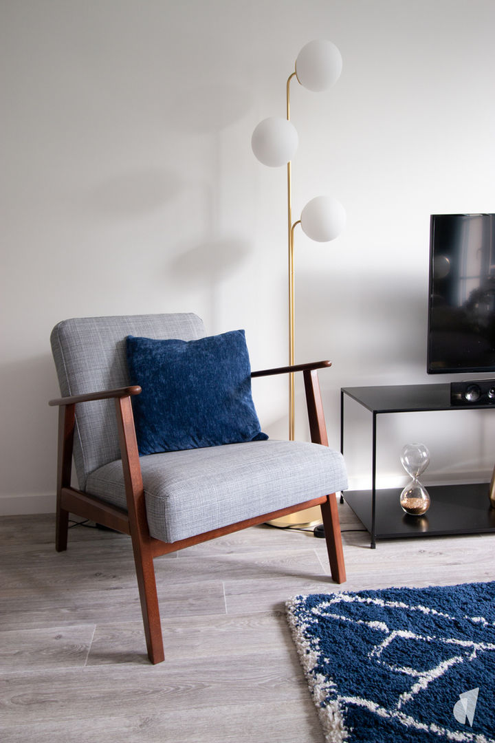 Décoration d'une pièce de vie poétique à Annecy par la décoratrice d'intérieur Coralie Vasseur : fauteuil vintage