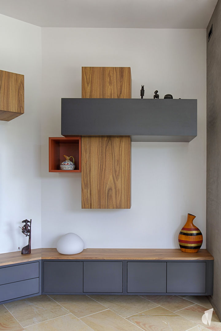 Grande pièce de vie aux notes ethniques décorée par Studio Coralie Vasseur à Aix les Bains : meuble sur mesure dans le salon