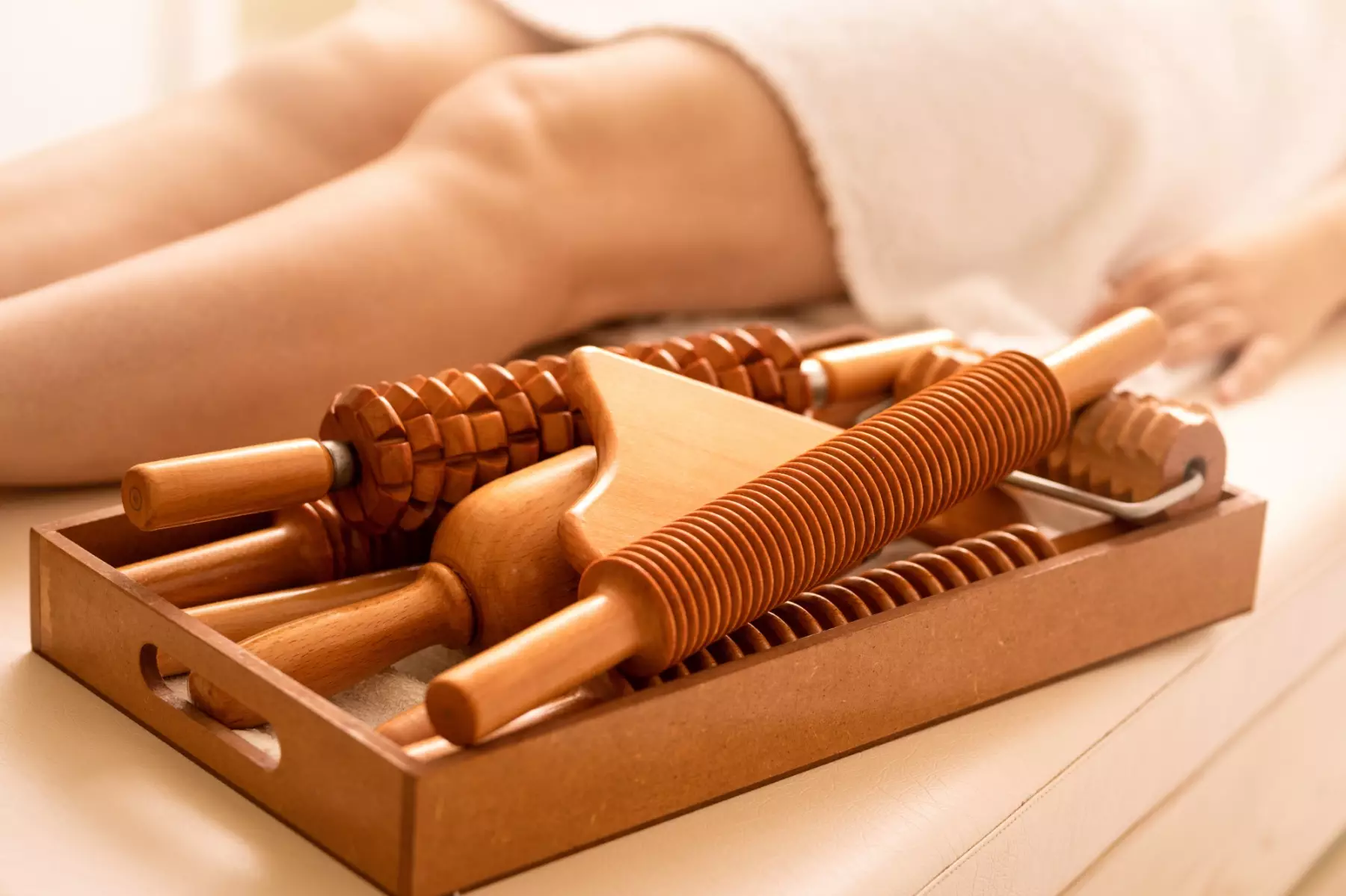 2115_webedia-articles_a48_61a_5d563677db8d48c772276d36c6_1552056-la-maderotherapie-apporte