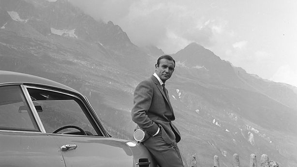 Sean_Connery_Goldfinger_promotional_stil