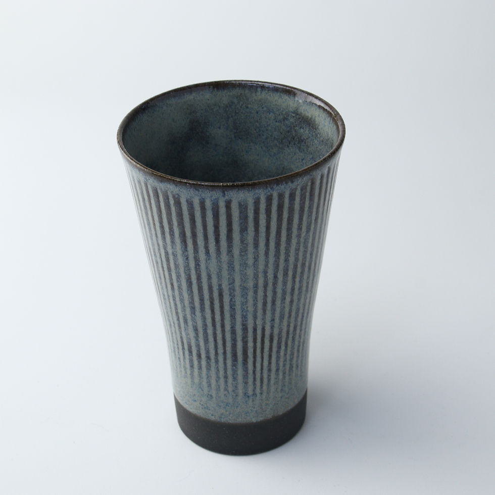 Thumbnail: 翡翠の庭園 カービングカップ