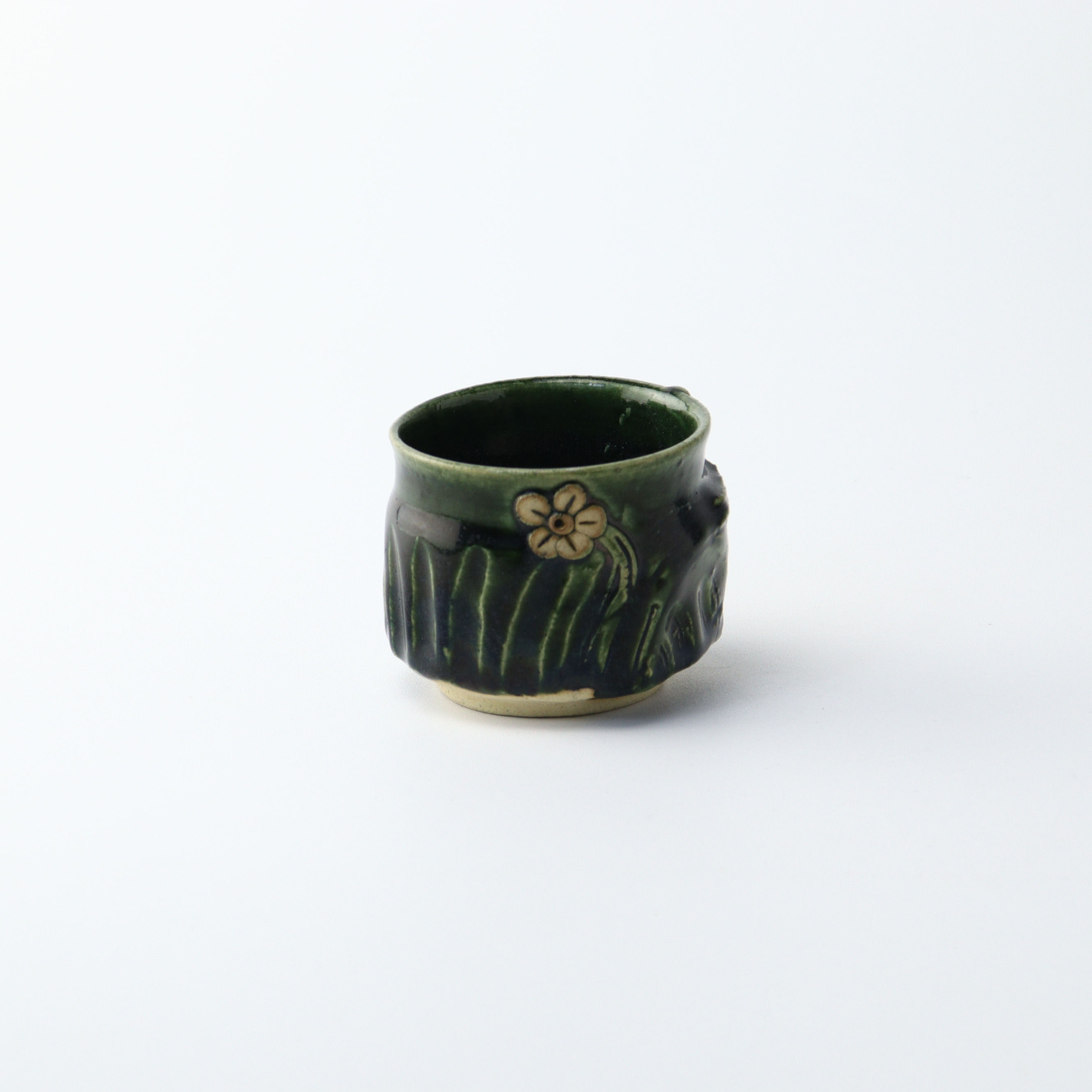 織部梅紋 腹八分杯