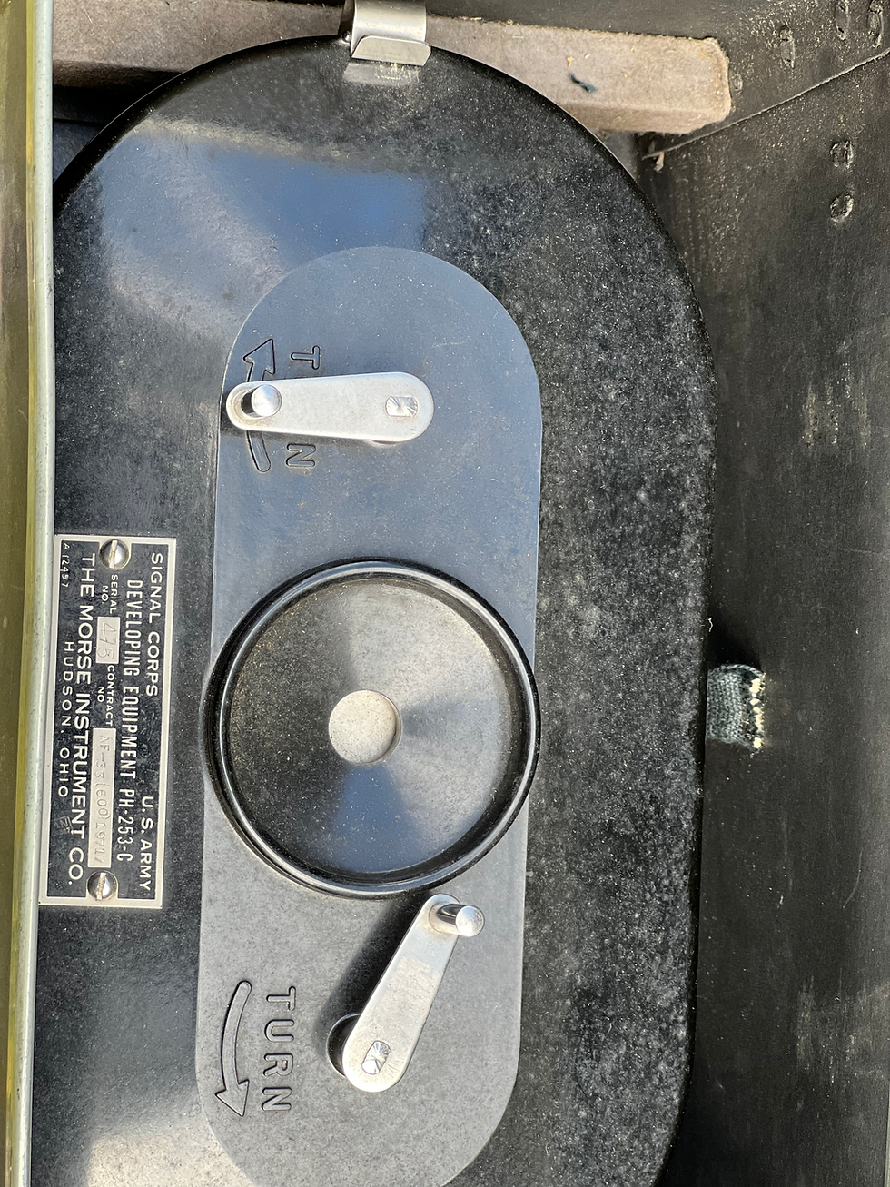 Thumbnail: WWII U.S. Signal Corps Developing Equipment PH-253-C (1944) – Complete with Case