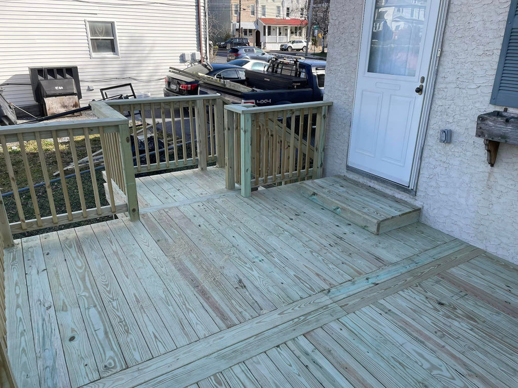 Deck2.jpg