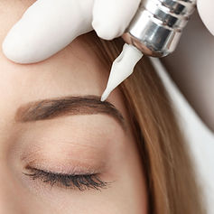 Microblading-Verfahren für Augenbrauen