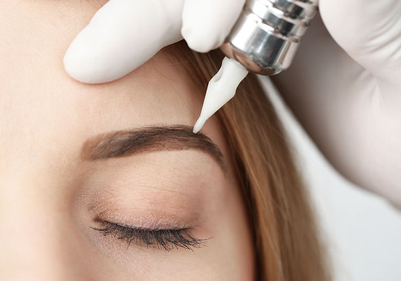 Ombre Powder Brow creating the effect of light powder makeup.