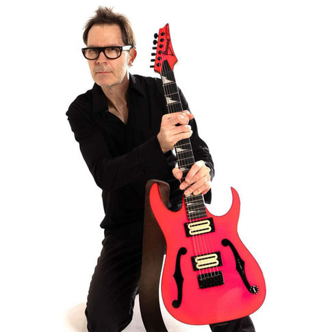 Paul Gilbert volta ao Brasil em setembro com turnê do novo álbum WROC