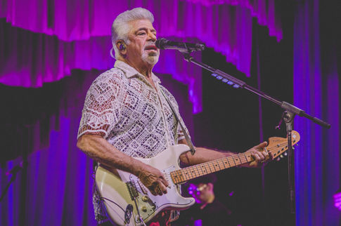 Lulu Santos encanta público no Tokio Marine Hall em São Paulo.