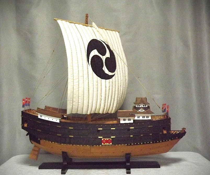 信長の鉄甲船の復元模型、阿武丸 木津川口の戦いで活躍｜信長と