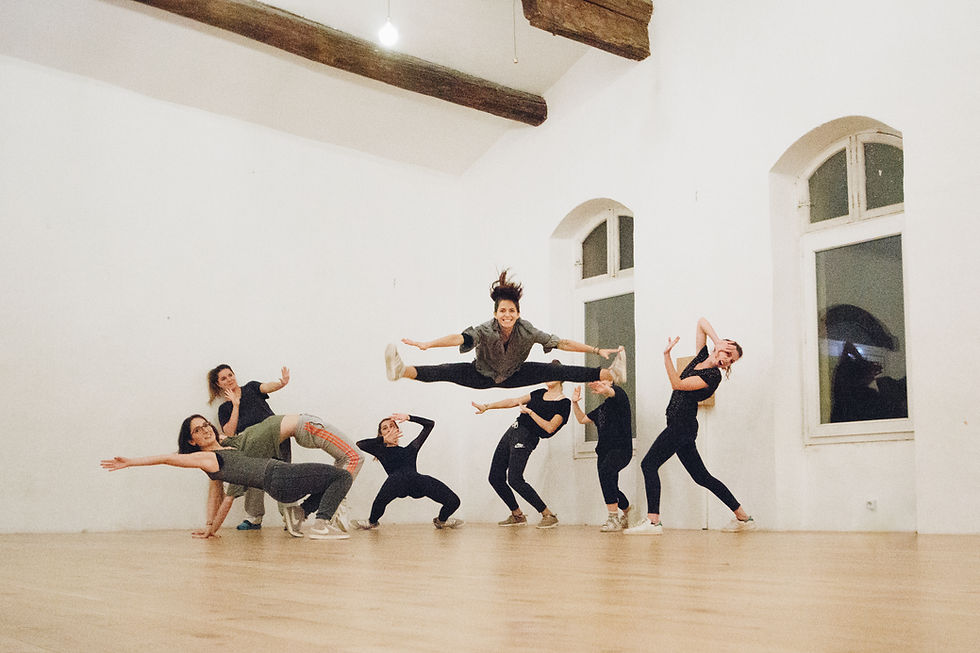 Cours de danse, théâtre, arts plastiques...