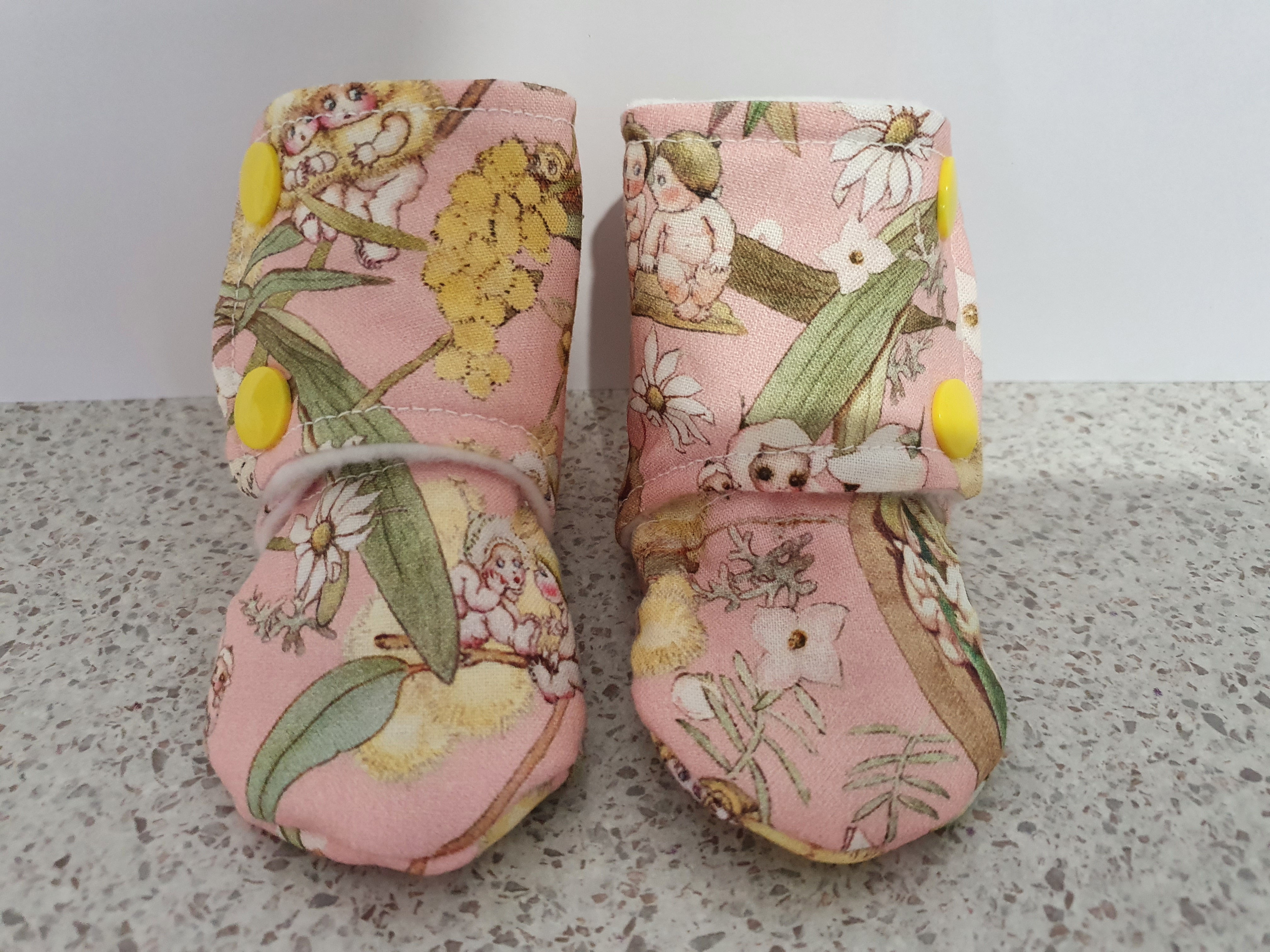 Stay-on Booties Size 3-6 Months May Gibbs Gumnut Babies