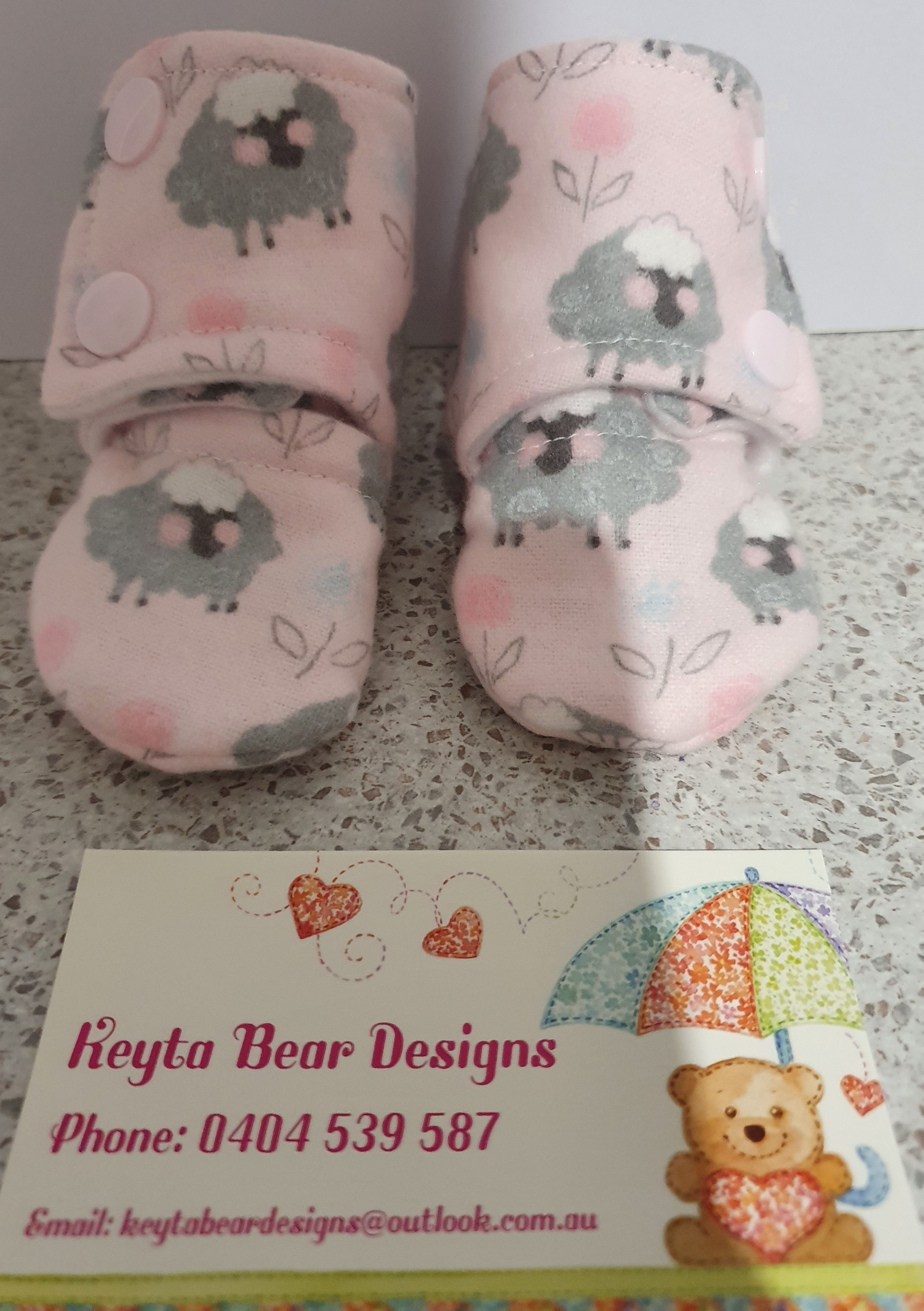 Stay-on Booties Size 0-3months Sheep