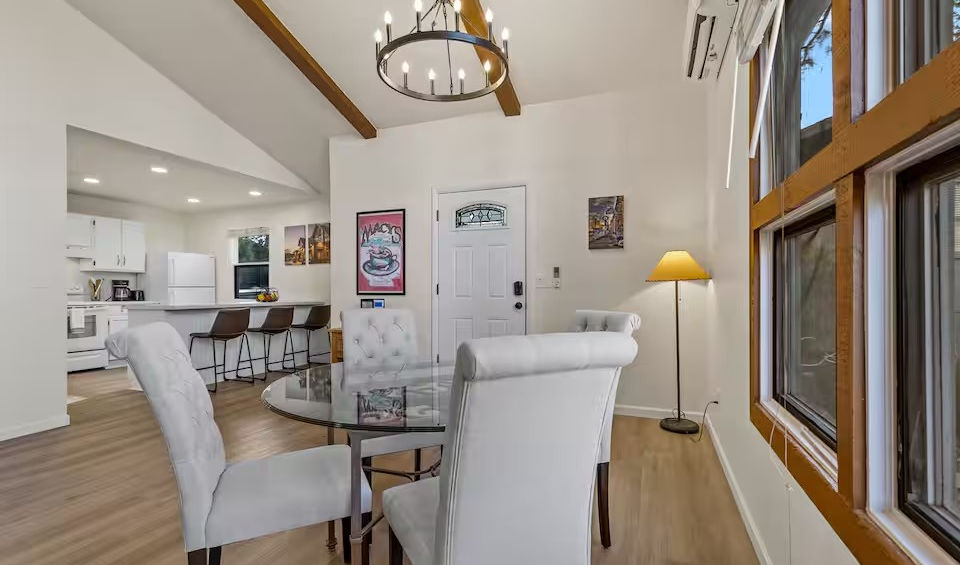 flagstaff-country-club-townhome-1bd-dining-area-glass-table-white-chairs-kitchen-view-smar.jpg