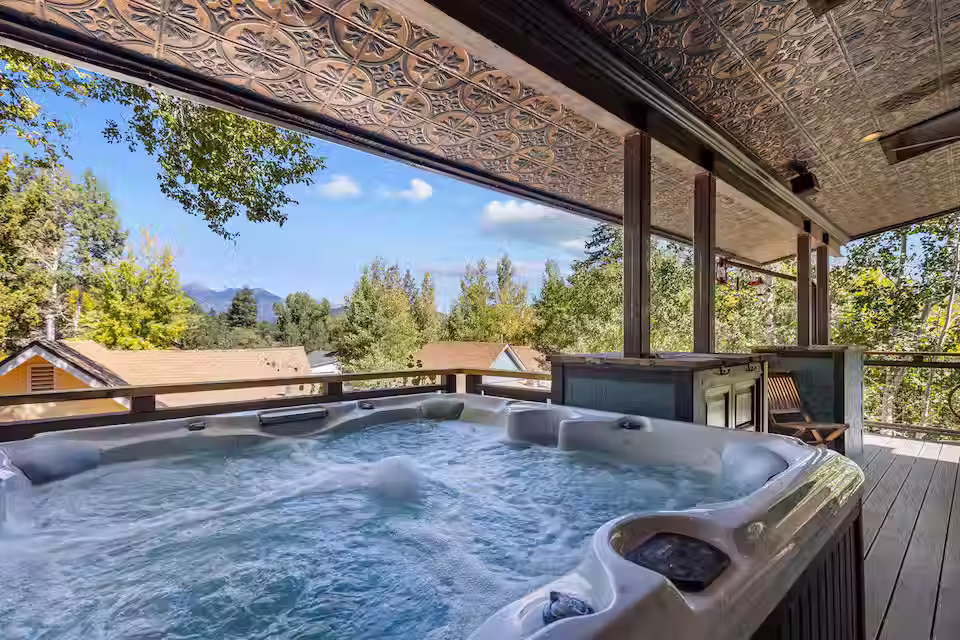 Eco Chalet | Hot Tub | 2BD/2BTH | Sleeps 3
