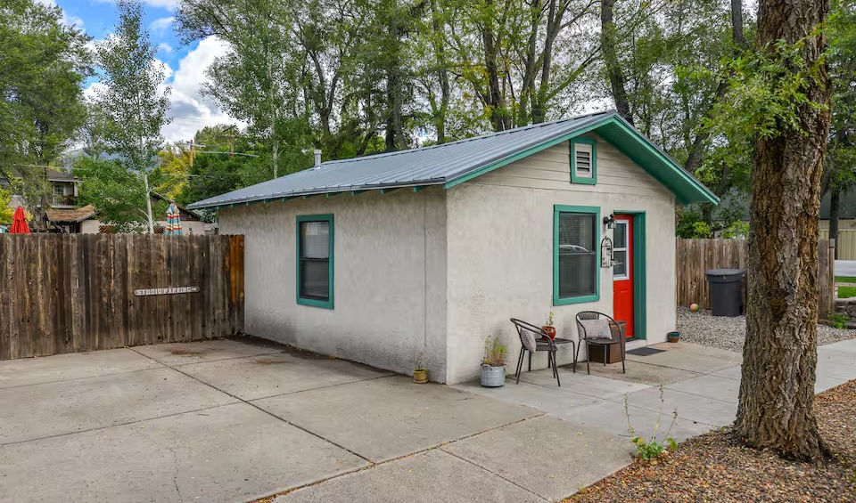 flagstaff-music-studio-guesthouse-exterior-winter-stucco-red-door-private-entrance.jpg