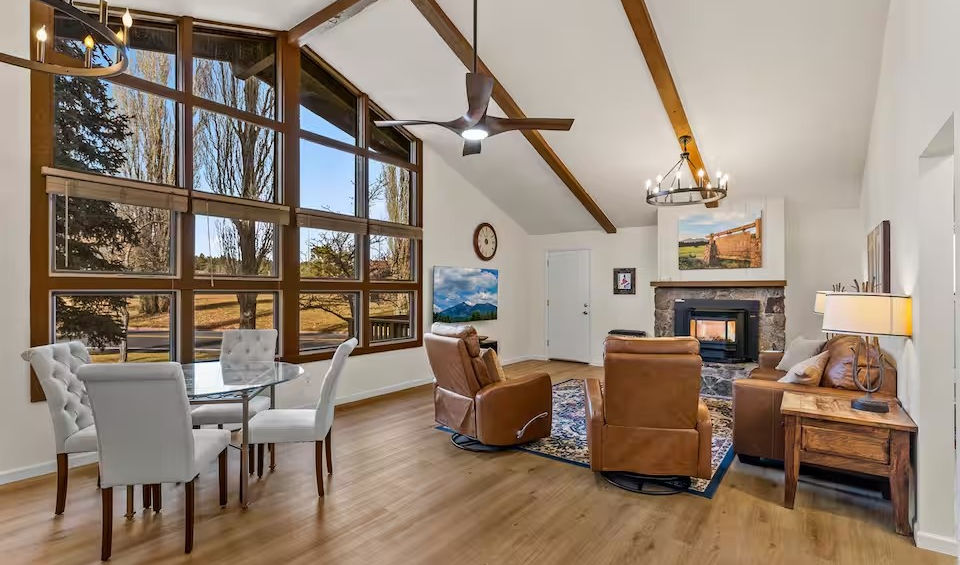 flagstaff-country-club-townhome-living room.jpg