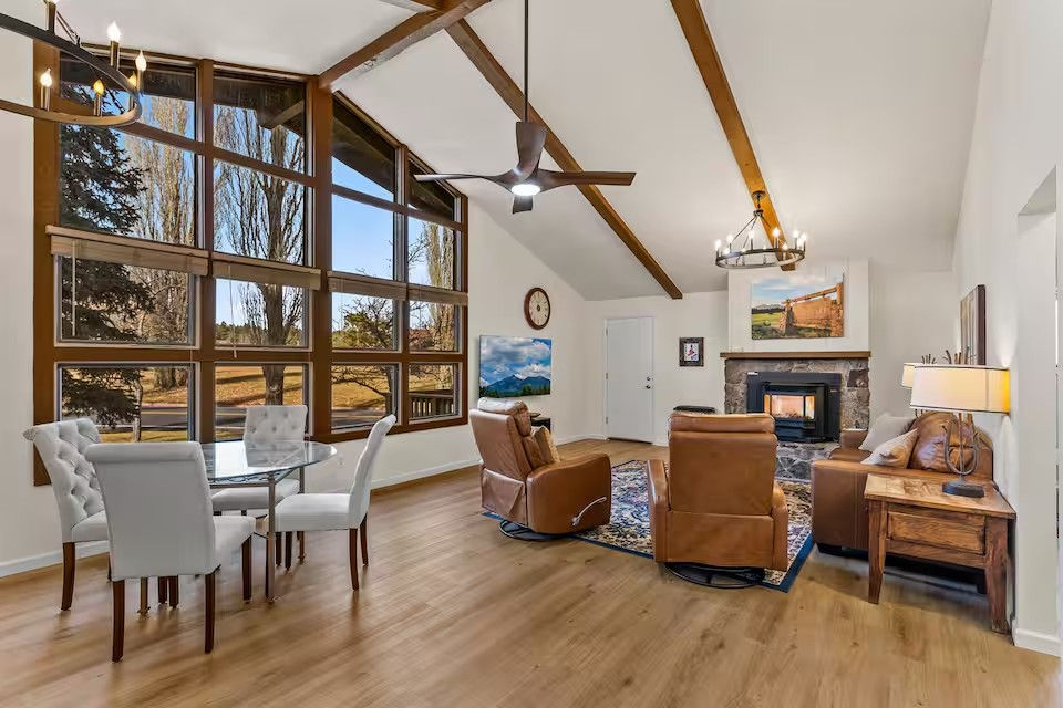Charming Single Level Townhome | 1BD/1BTH | Fireplace | A/C | Sleeps 4