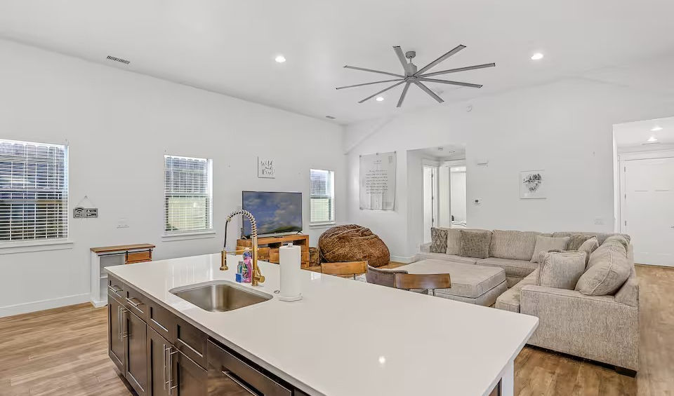 flagstaff-westside-vacation-rental-open-concept-kitchen-living-room-vaulted-ceilings.jpg