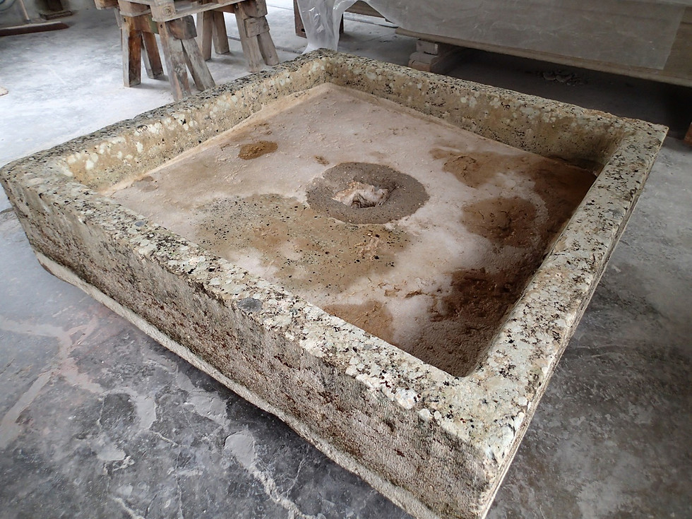 Miniaturbild: Quadratisches Becken einer Traubenpresse