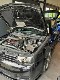 Böse Gölfe vs. Porsche 911 Turbo S I GRIP    Golf RS32 Tuning RSS    Schaumberger   Webdesign: picaloo.ch