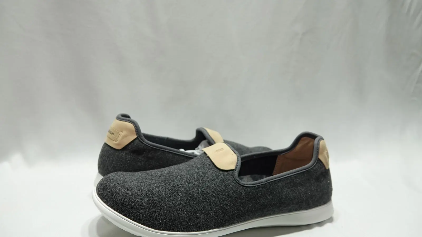 REVITALIGN Women's Antigua Cozy Sneaker, Dark Charcoal, 8