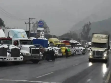 Gobierno de México y autotransportistas llegan a acuerdo para evitar paro nacional