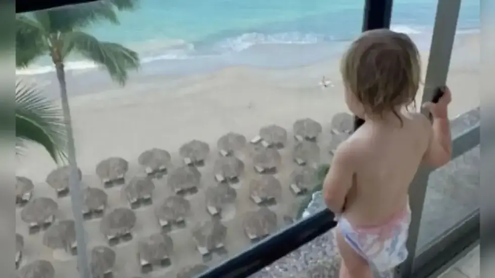 Muere bebé tras caer del noveno piso de un hotel
