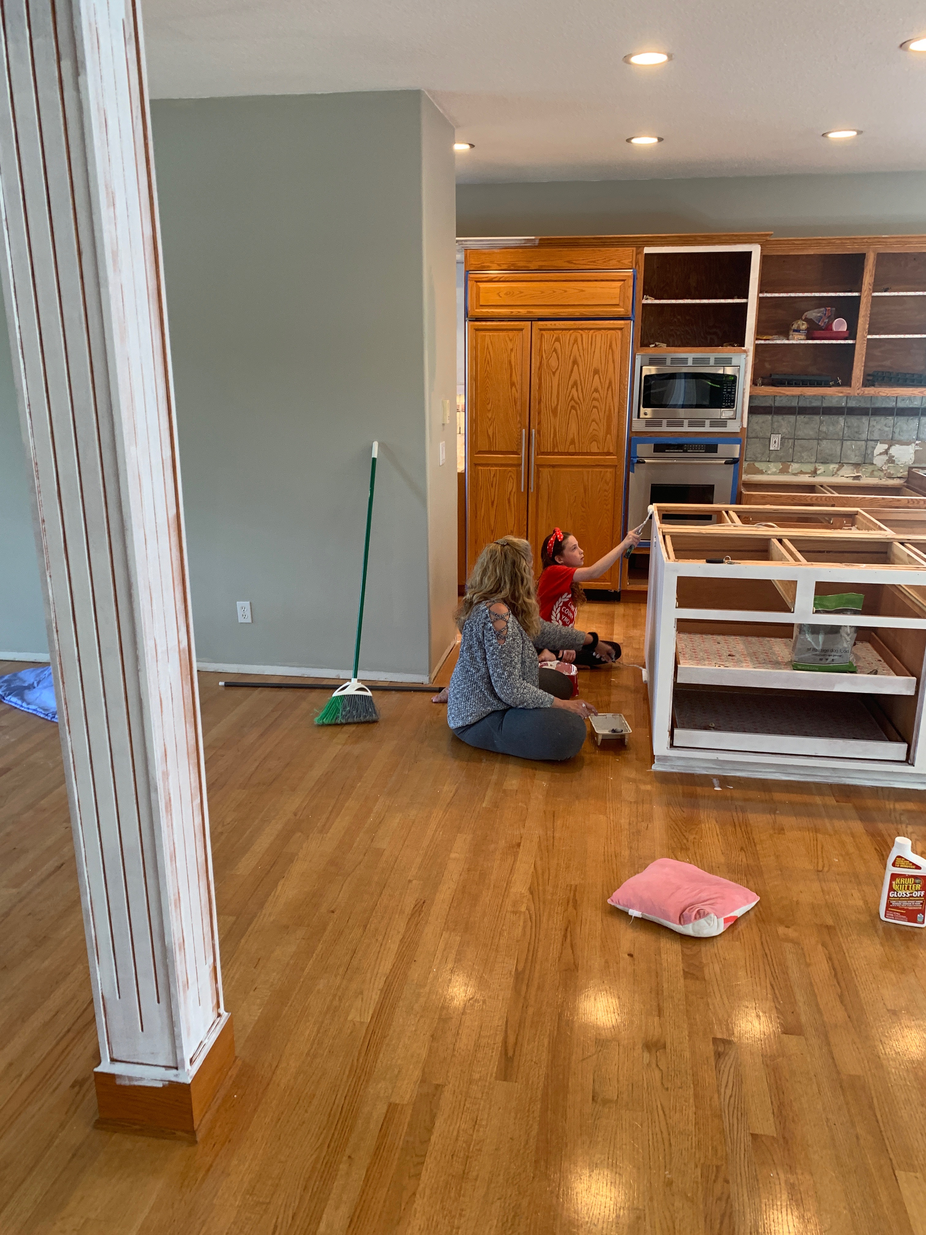 Emma and Nana painting