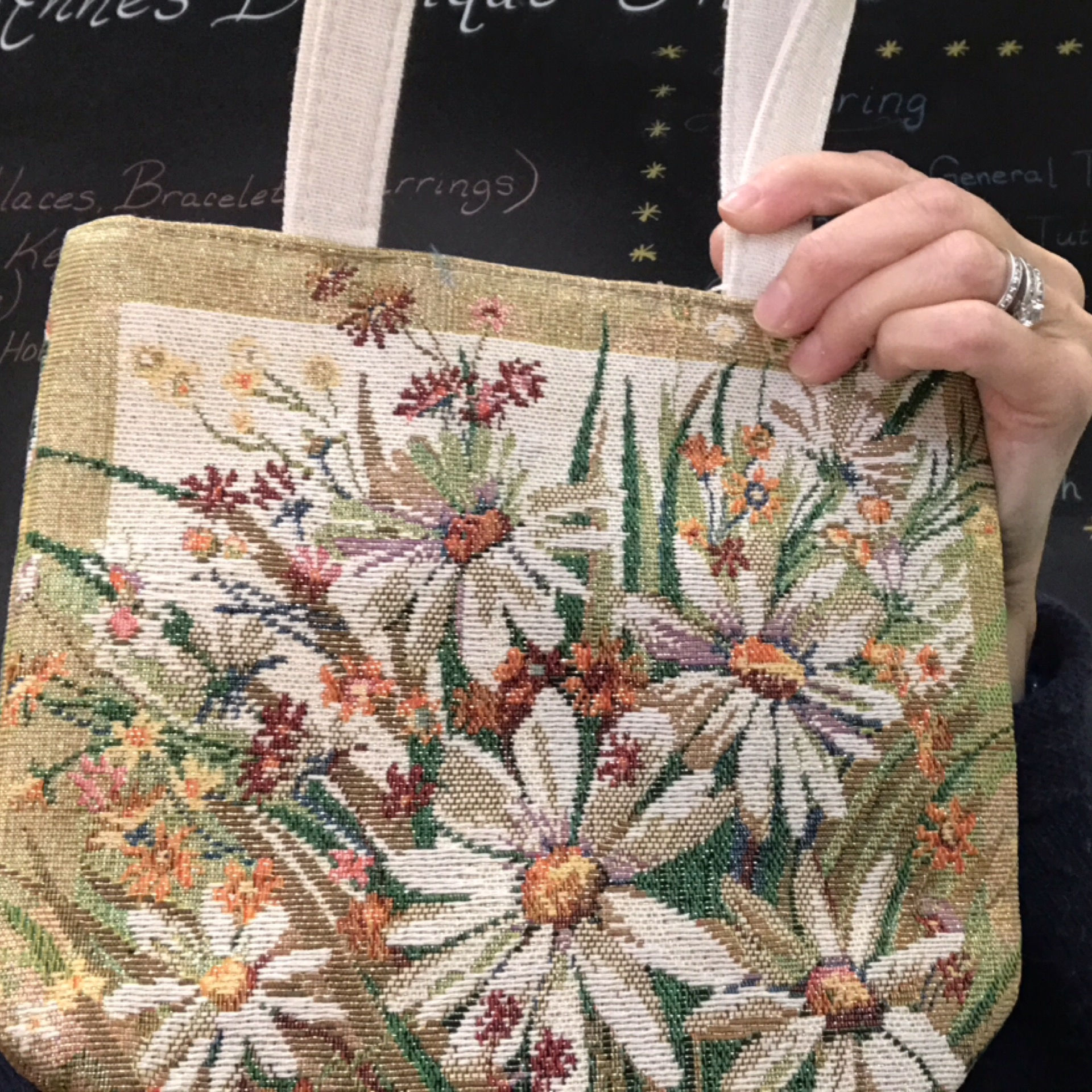Embroidered canvas Handbag/Daisy