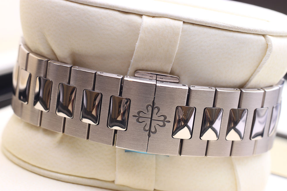 Miniatura: Patek Philippe Nautilus 5740G Perpetual Calendar Full Set 2026 Monaco clasp