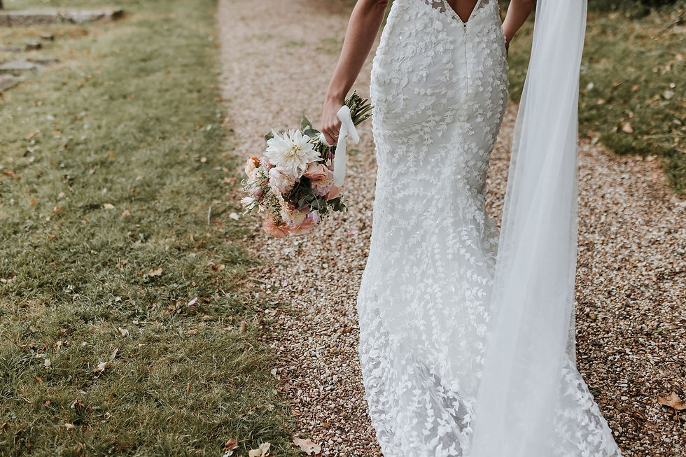 Tipi bride with bouquet