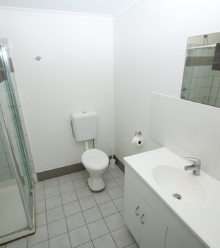 Private bathroom inside the Homestead Cottage