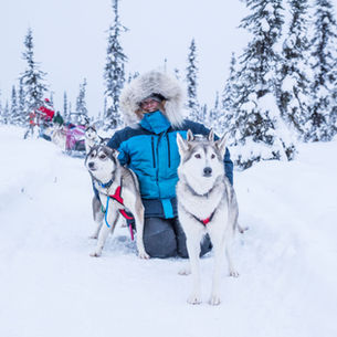 What to Wear Dog Sledding in Alaska – Gear, Layering Tips & Cold Weather FAQs