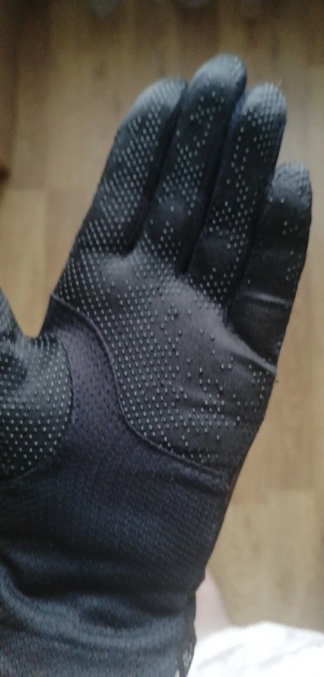 Thumbnail: Black Lace Gloves, Grip View