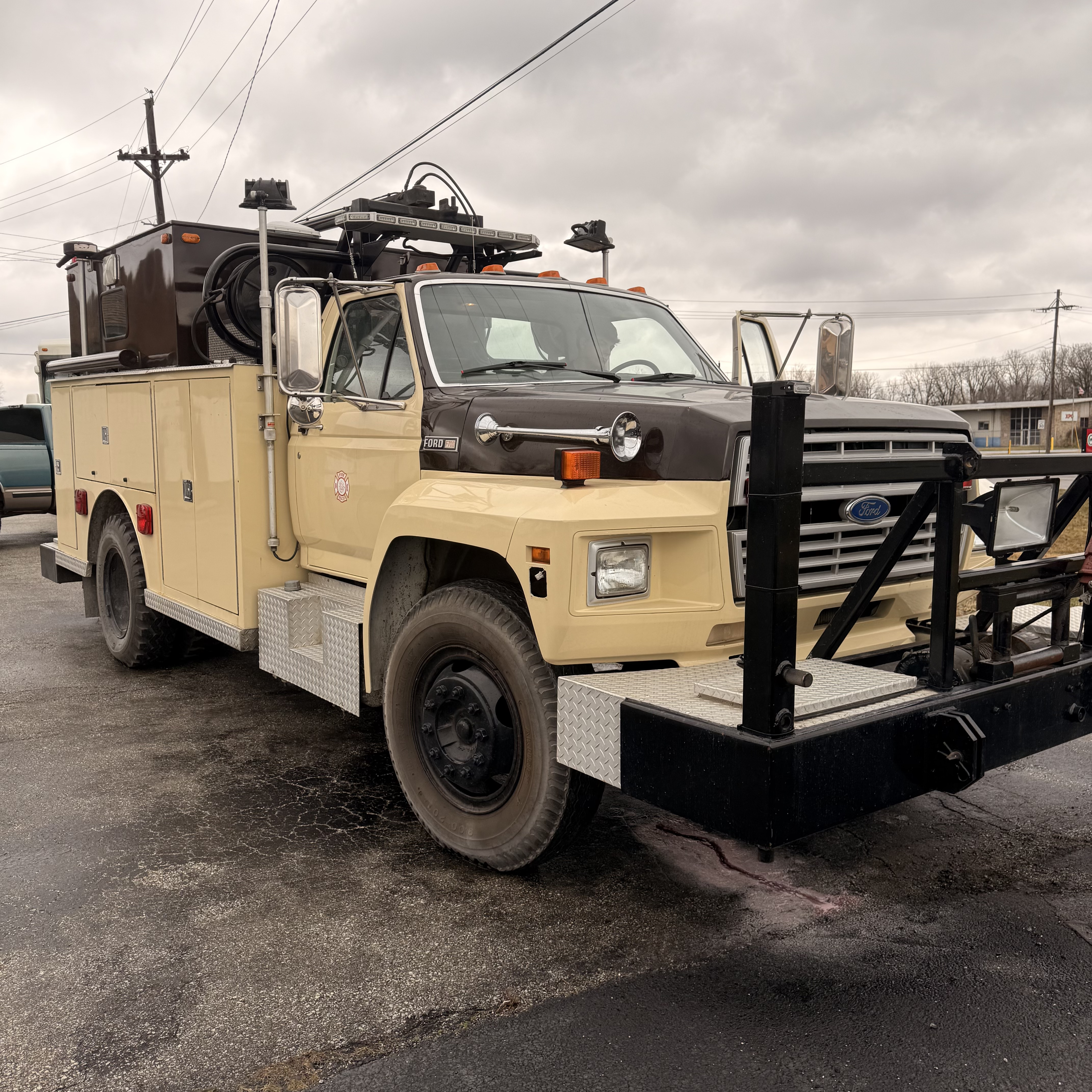 1985 Ford F-700 - Photo 4