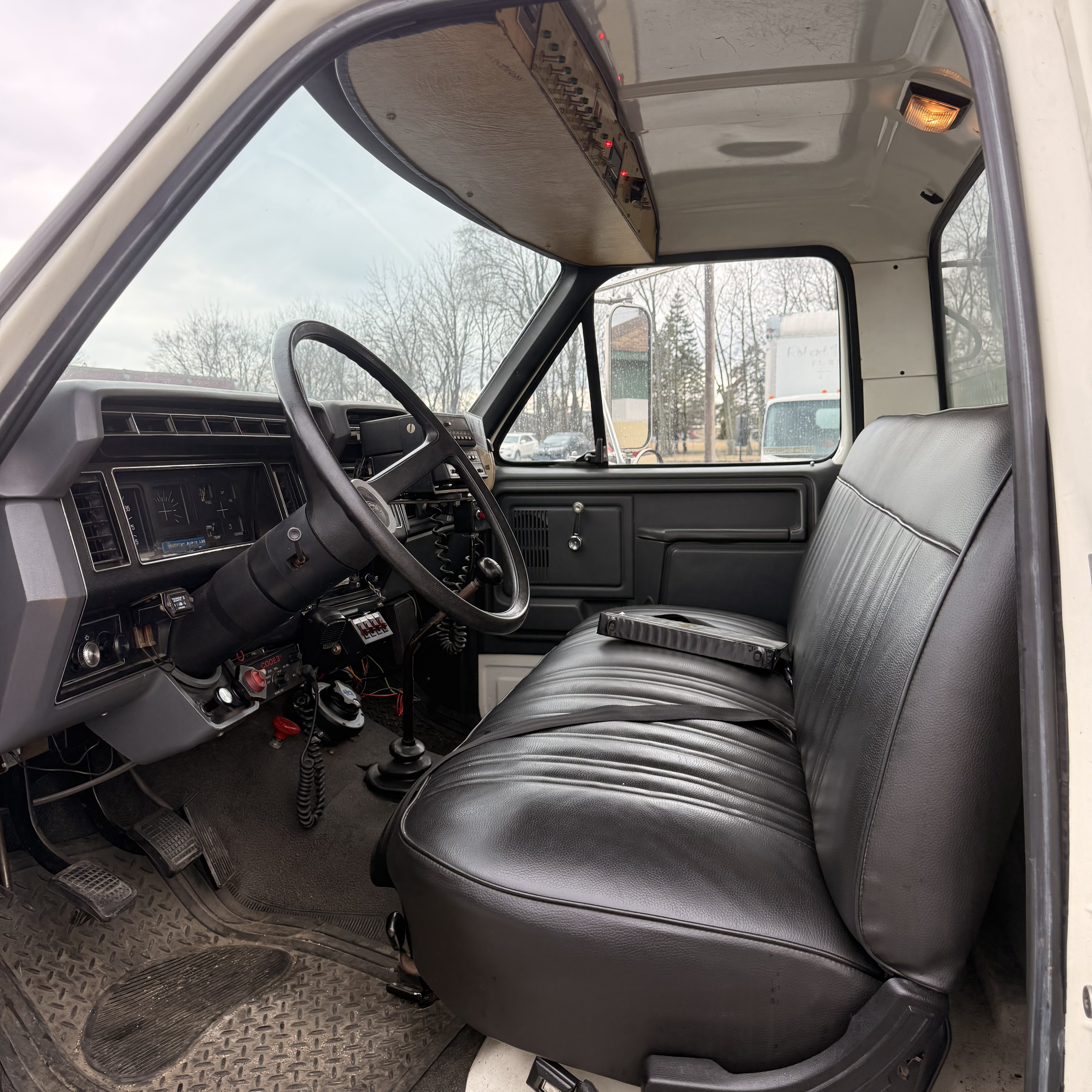 1985 Ford F-700 - Photo 8