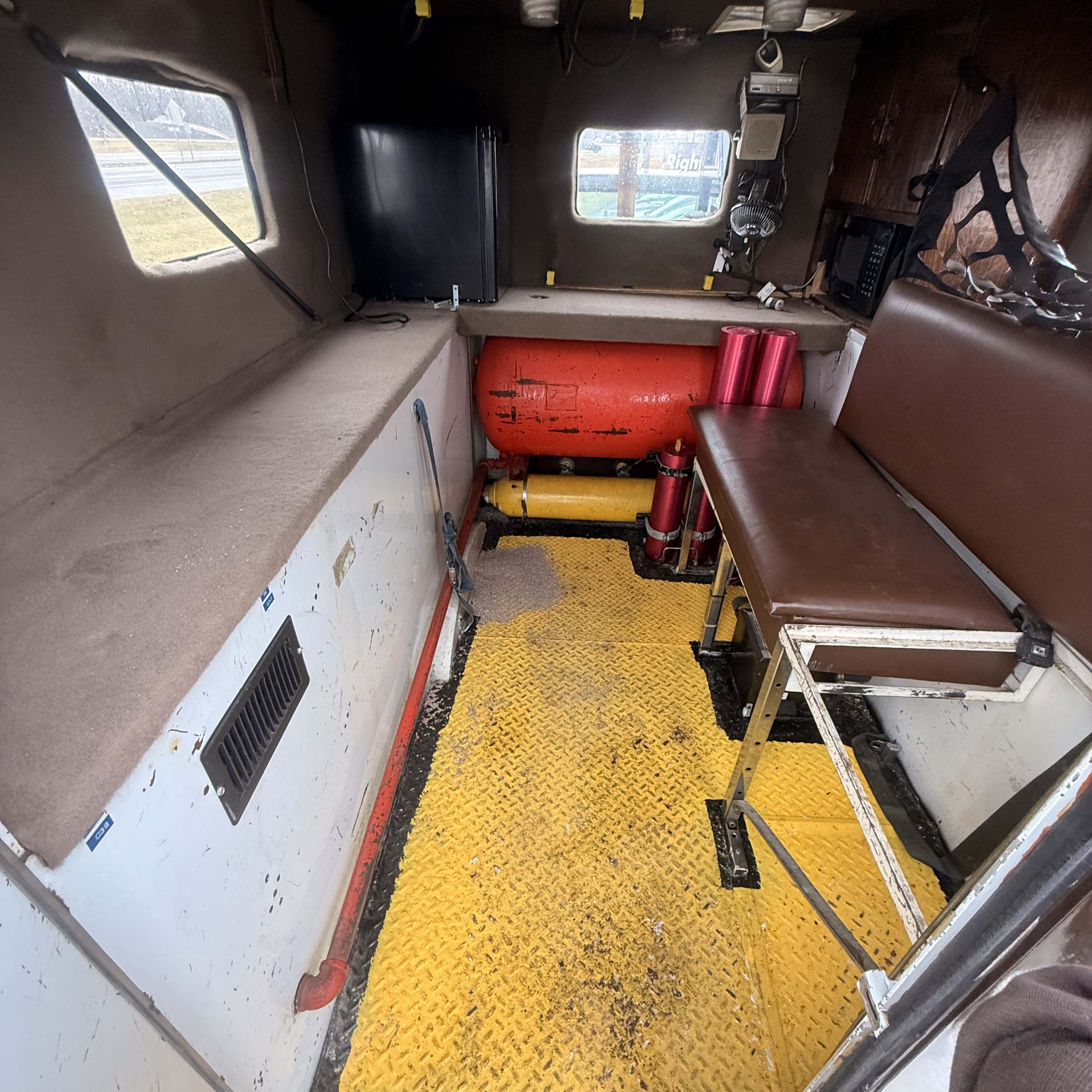 1985 Ford F-700 - Photo 12