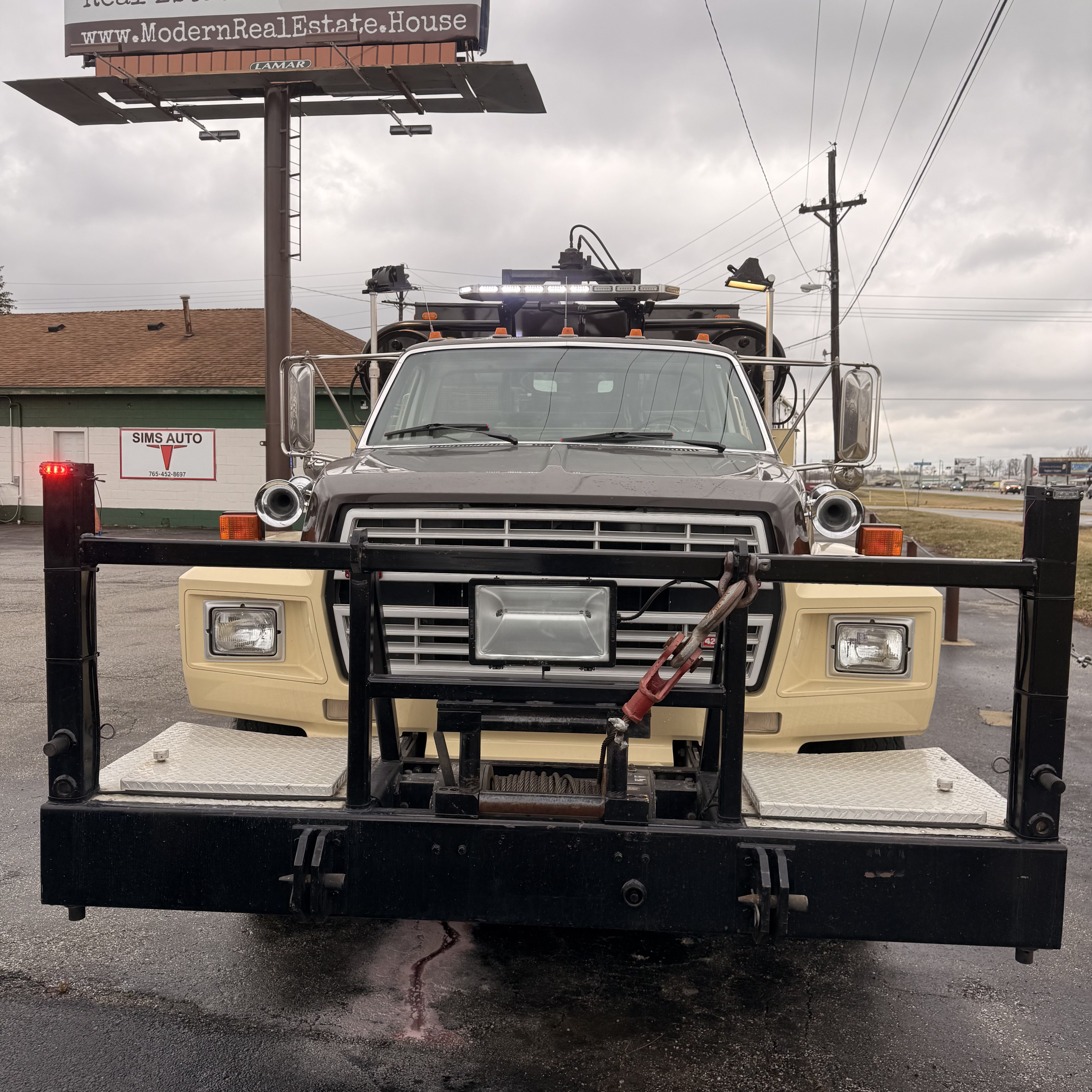 1985 Ford F-700 - Photo 3