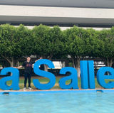 “Me siento un joven profesionista muy agradecido por cada momento vivido en La Universidad La Salle Noroeste y ser joven de Comité Pro Becas Sonora AC. Ha sido para mí una bendición de Dios porque sabiendo de las raíces que venimos cada uno, siempre nos apoyamos y nos respetamos, ya que todos en este mundo somos iguales ante los ojos de Dios. Las amistades que nos dio nuestra universidad se quedan en nuestros corazones. Mi madre y mi familia muy contentos y agradecidos. No me queda más que agradecer a todos los que hacen posible esta organización y darles las infinitas gracias por todo su apoyo y su cariño”.
Lugar de procedencia: Yécora, Municipio: Yécora, Estado: Sonora.
Sector laboral en el que se desarrolla: Estados Unidos.