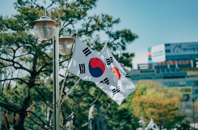 FROM SEOUL TO HOLLYWOOD: REGULATING EXPLOITATIVE ENTERTAINMENT CONTRACTS THROUGH COMPARATIVE LAW