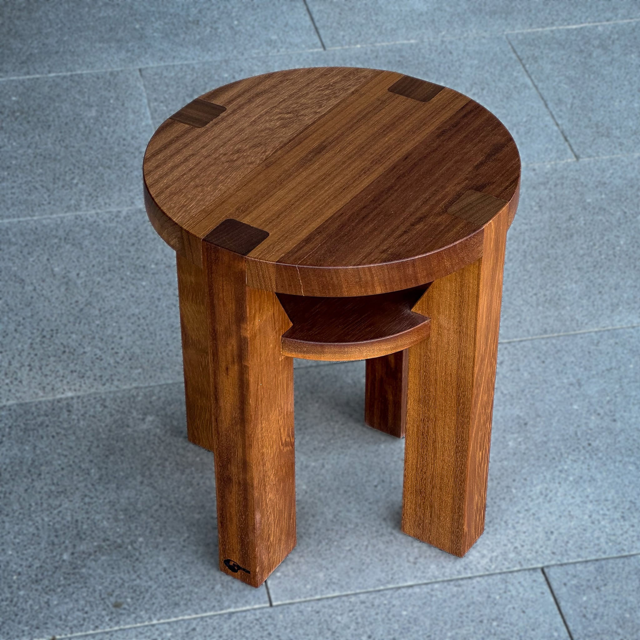 Geçme Detaylı Yan Sehpa