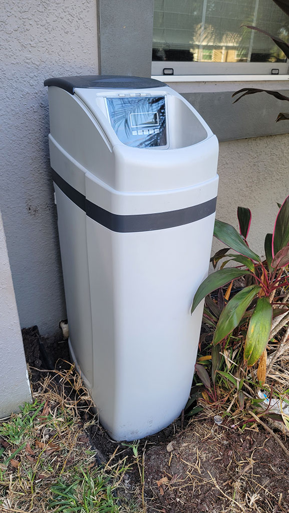 A modern 32K grain water softener in a Naples home