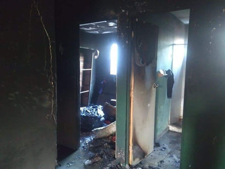 Sufren dos niños quemaduras en incendio
